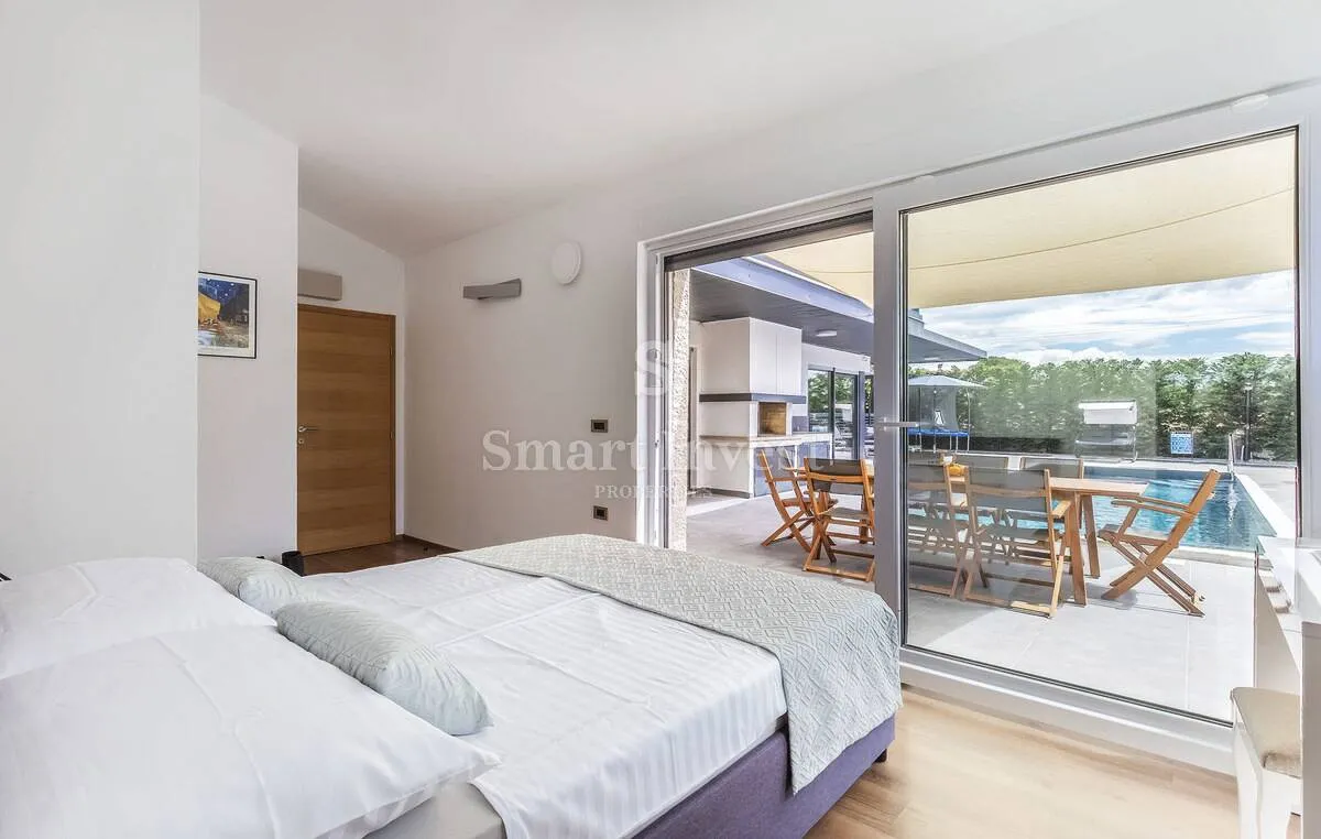 poreč, vila s bazenom, wellnessom i pogledom na more - slika 21