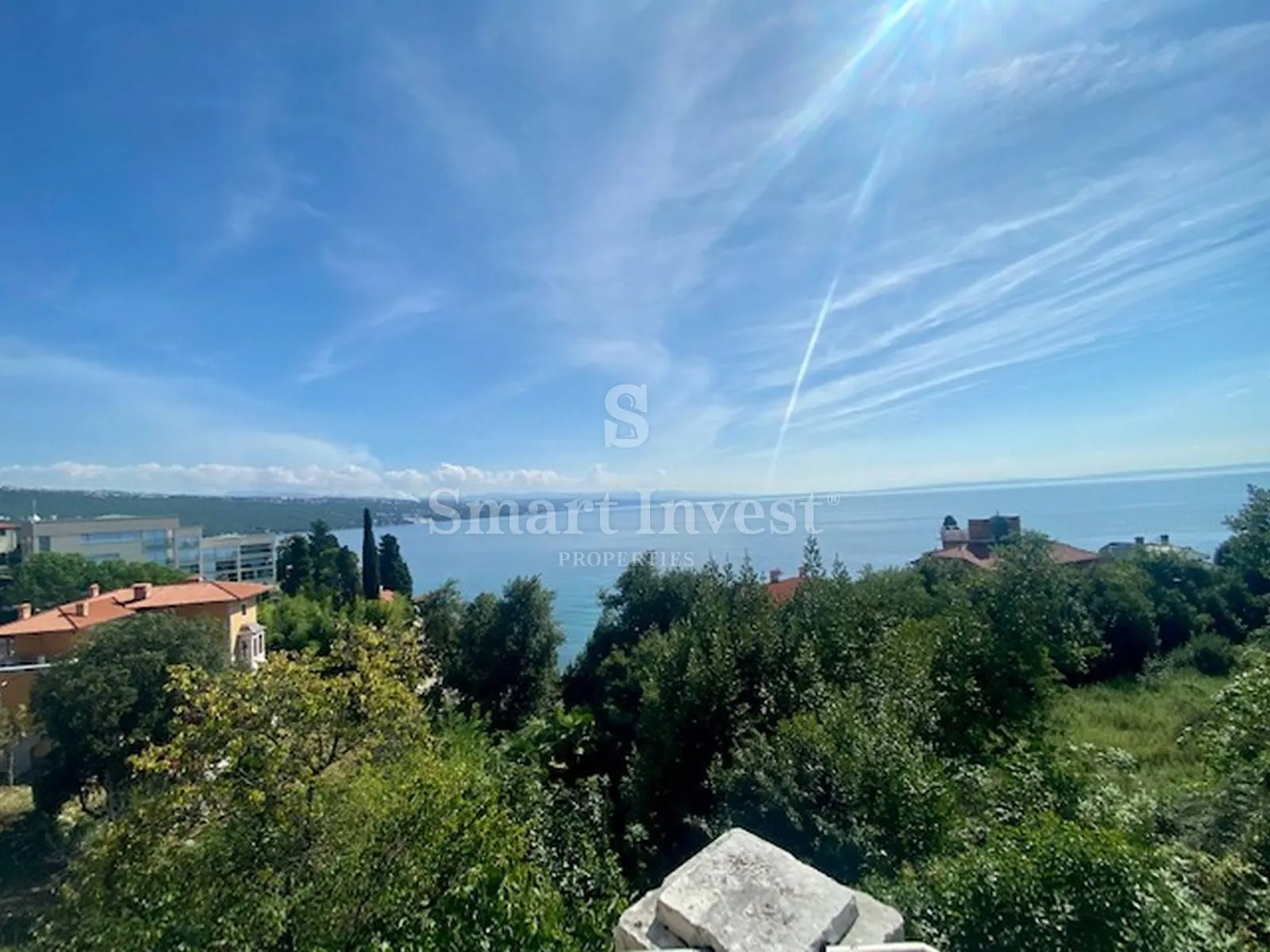 OPATIJA, dvoetažni stan prvi red do mora