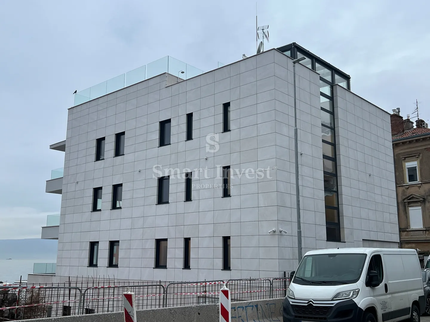 pećine, stan 2s+db u vrhunskoj novogradnji prvi red do mora (stan 2) - slika 13