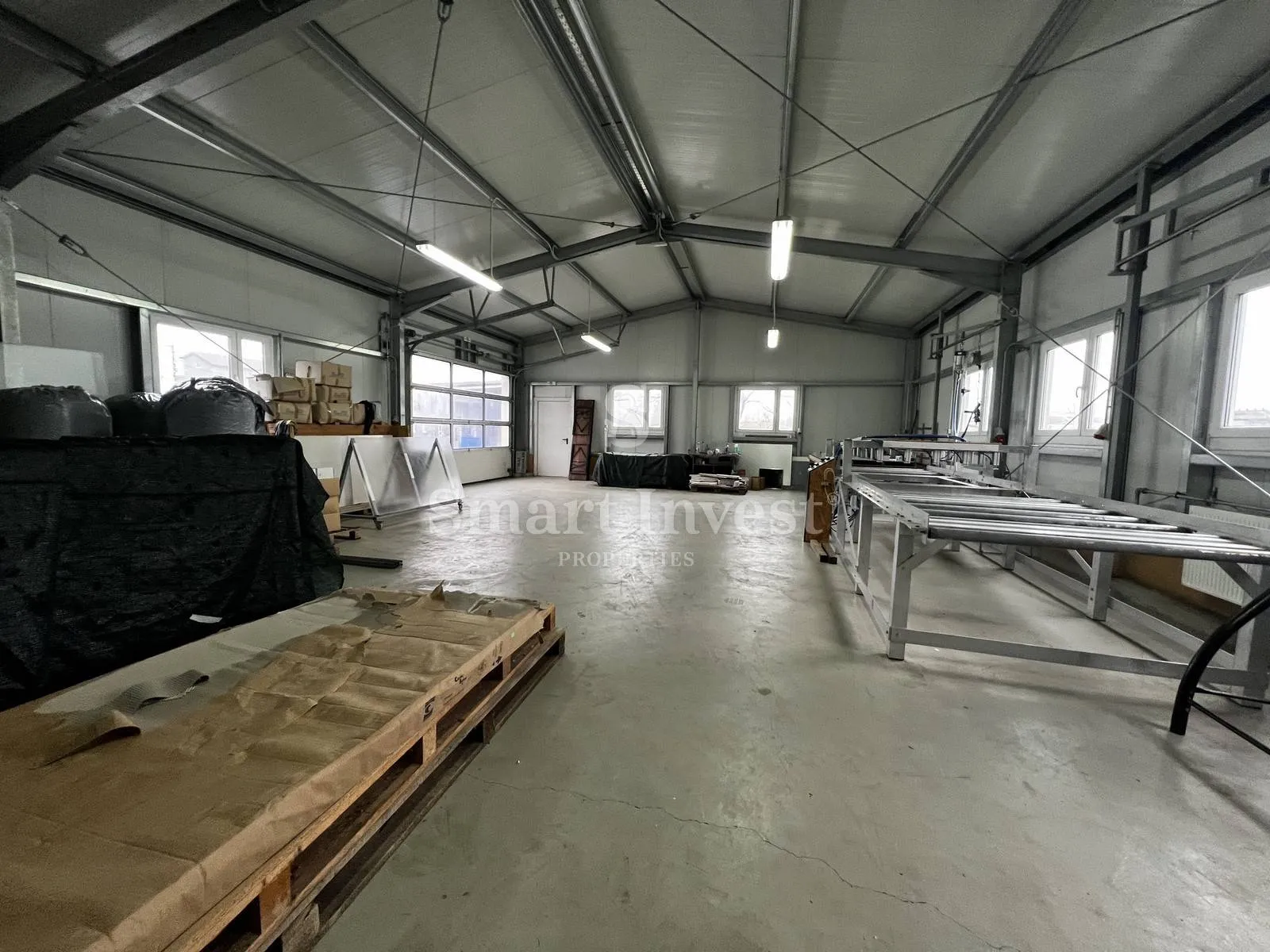 MATULJI, hala od 340 m2