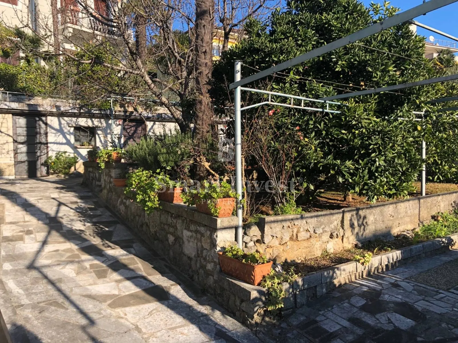 OPATIJA, dvojna kuća od 105 m2 s okućnicom i pogledom na more!