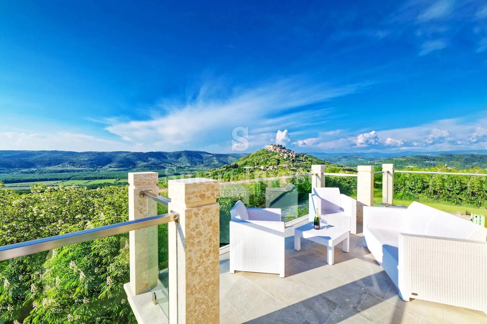 istra, vila s bazenom na osami, s pogledom na motovun, prodaja - slika 2