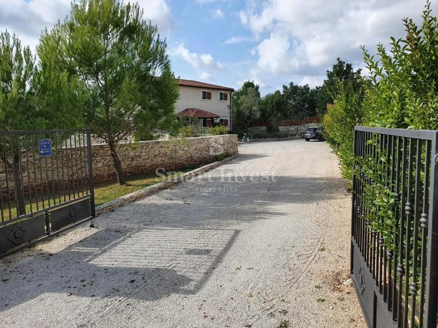 vodnjan, luksuzna vila s bazenom i velikom okućnicom - slika 21