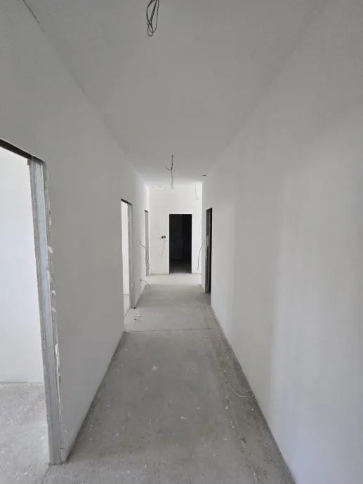 solin, japirko - poslovni prostor ili trosoban stan (vrt, 2 park.mj.) - slika 8