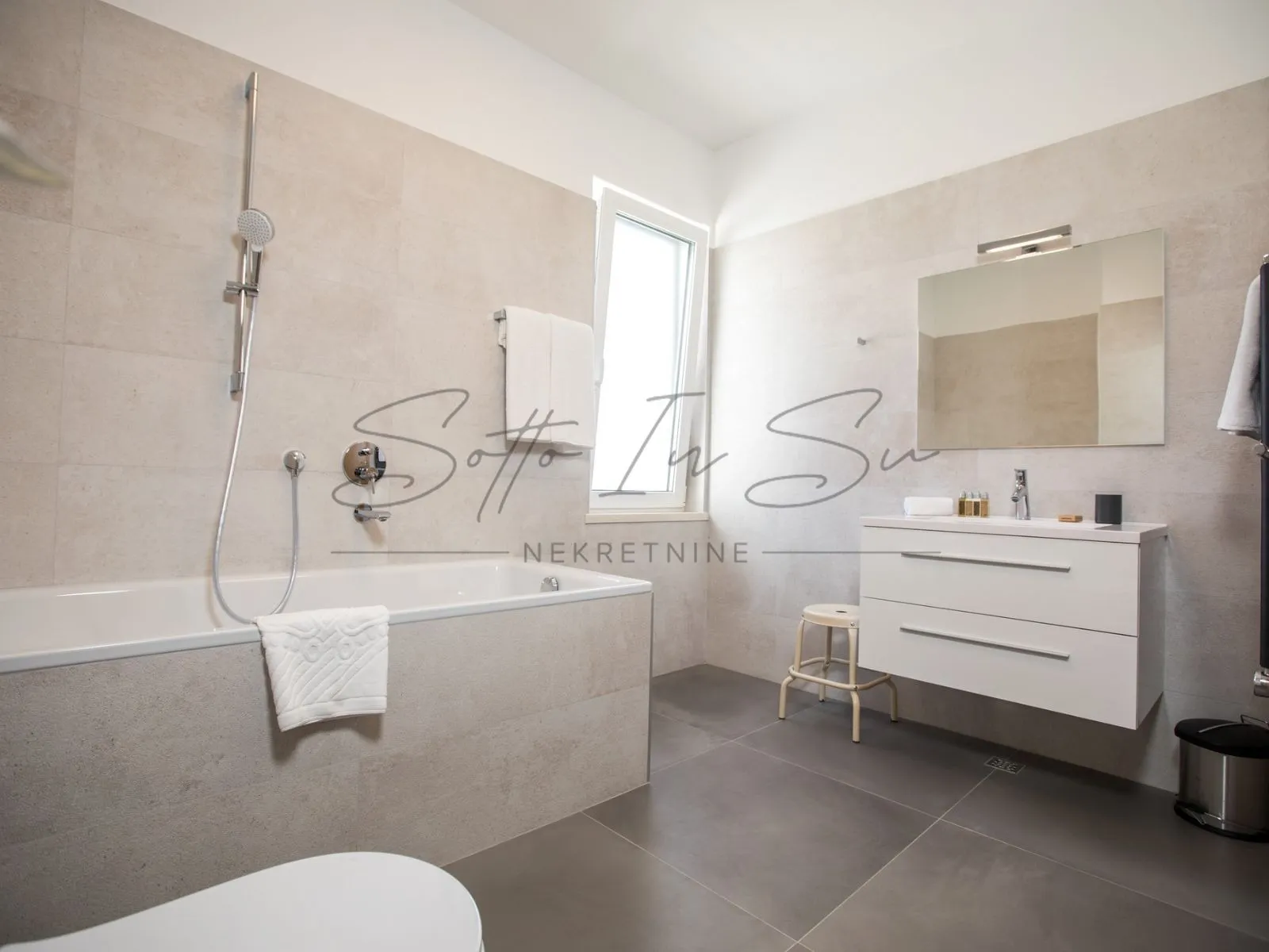 moderna vila- orašac - slika 19