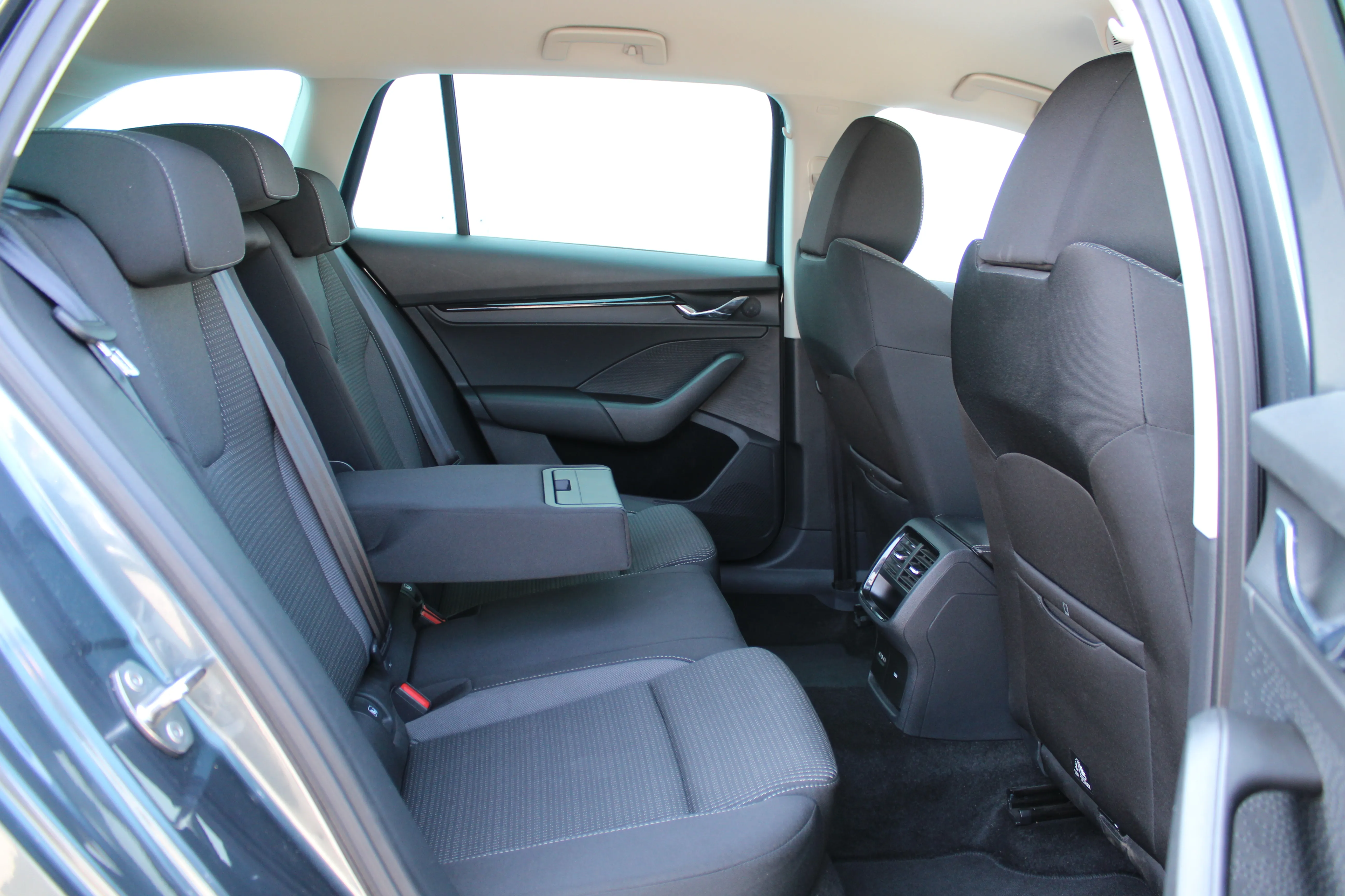 13147 škoda octavia combi ambition 2.0 tdi dsg - slika 13