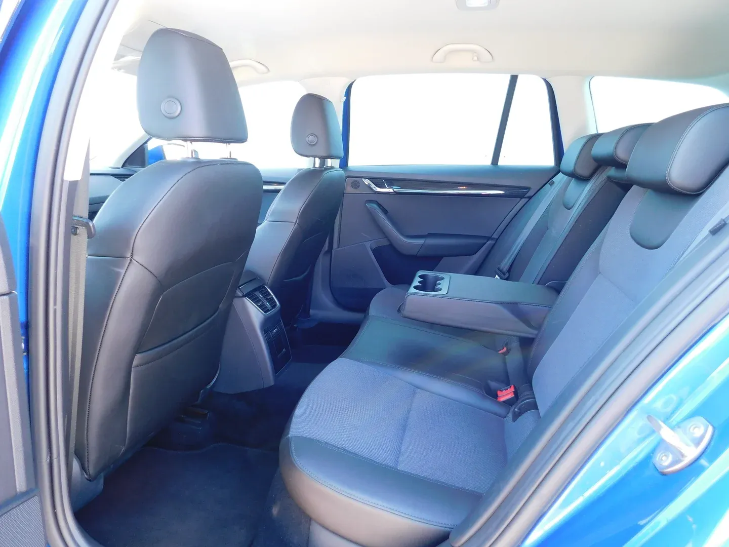 12360 škoda octavia combi style 1.6 tdi - slika 11