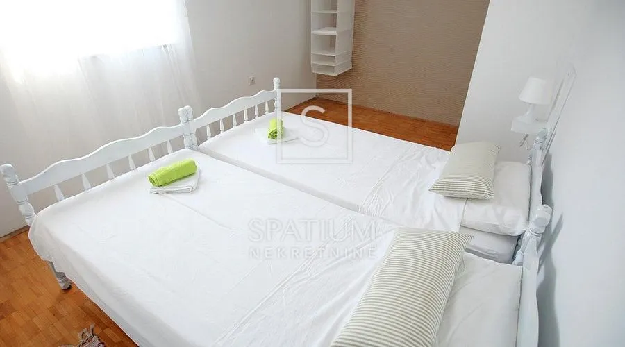 malinska, kuća s dva bazena - slika 24