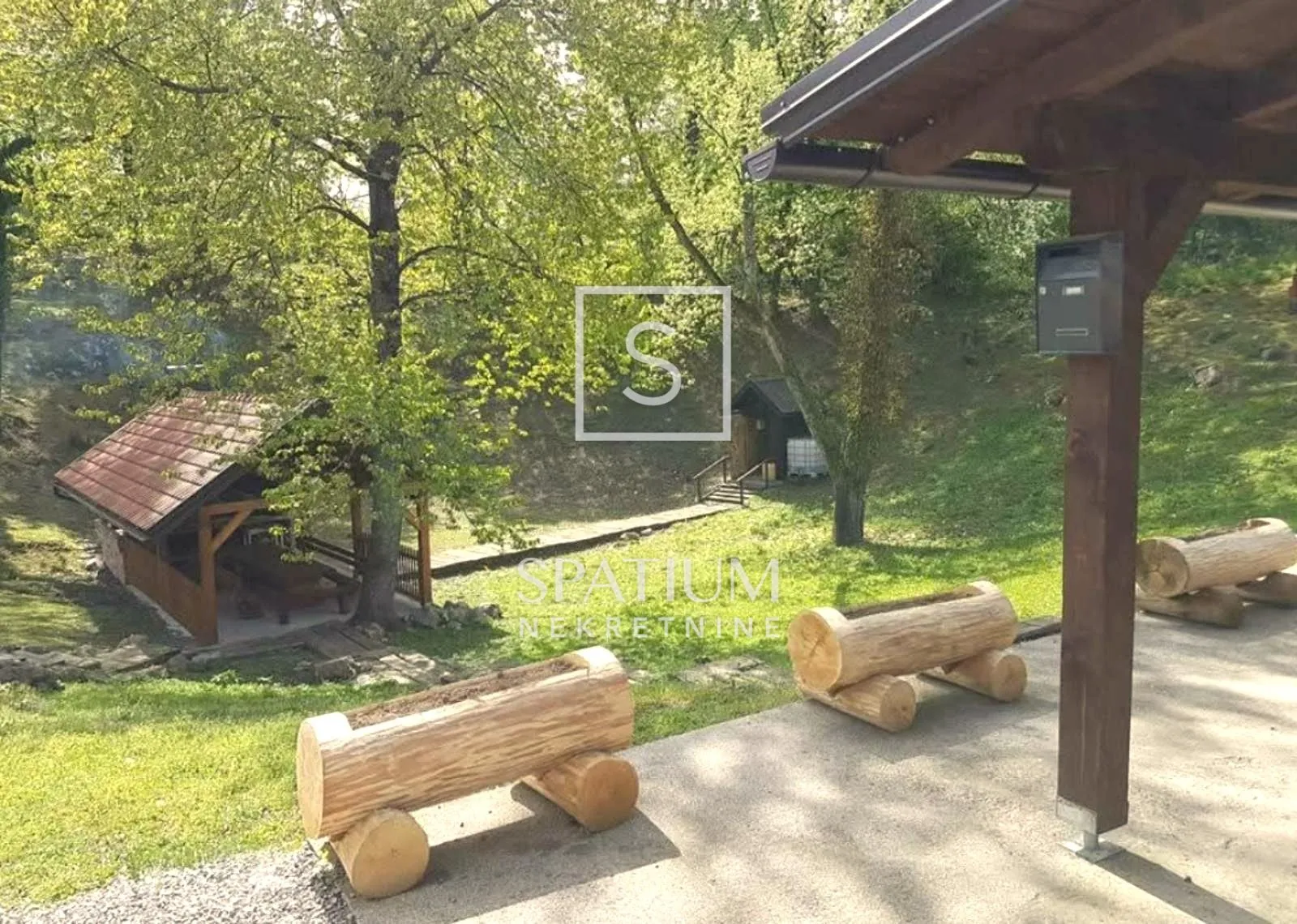 ogulin - okolica, građevinski teren s tri objekta - slika 1