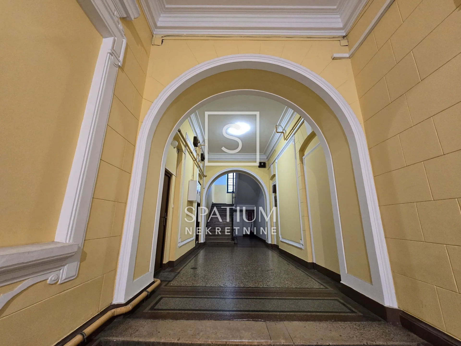 brajda, dvosoban stan s dnevnim boravkom u blizini centra - slika 7