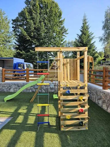 fužine, drvena kuća s lijepom okućnicom - slika 46