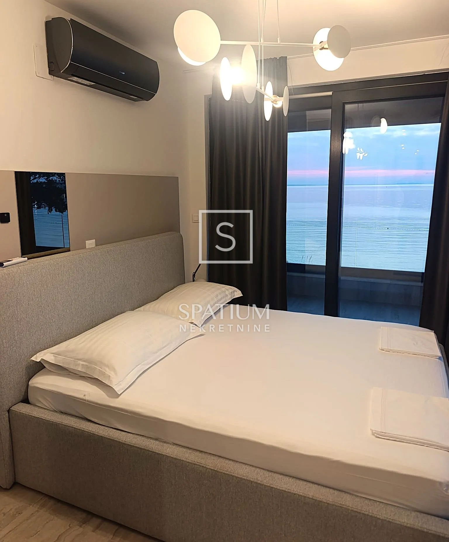 pag, dvoetažni penthouse prvi red uz more - slika 13