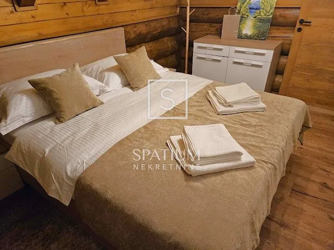 fužine, drvena kuća s lijepom okućnicom - slika 18