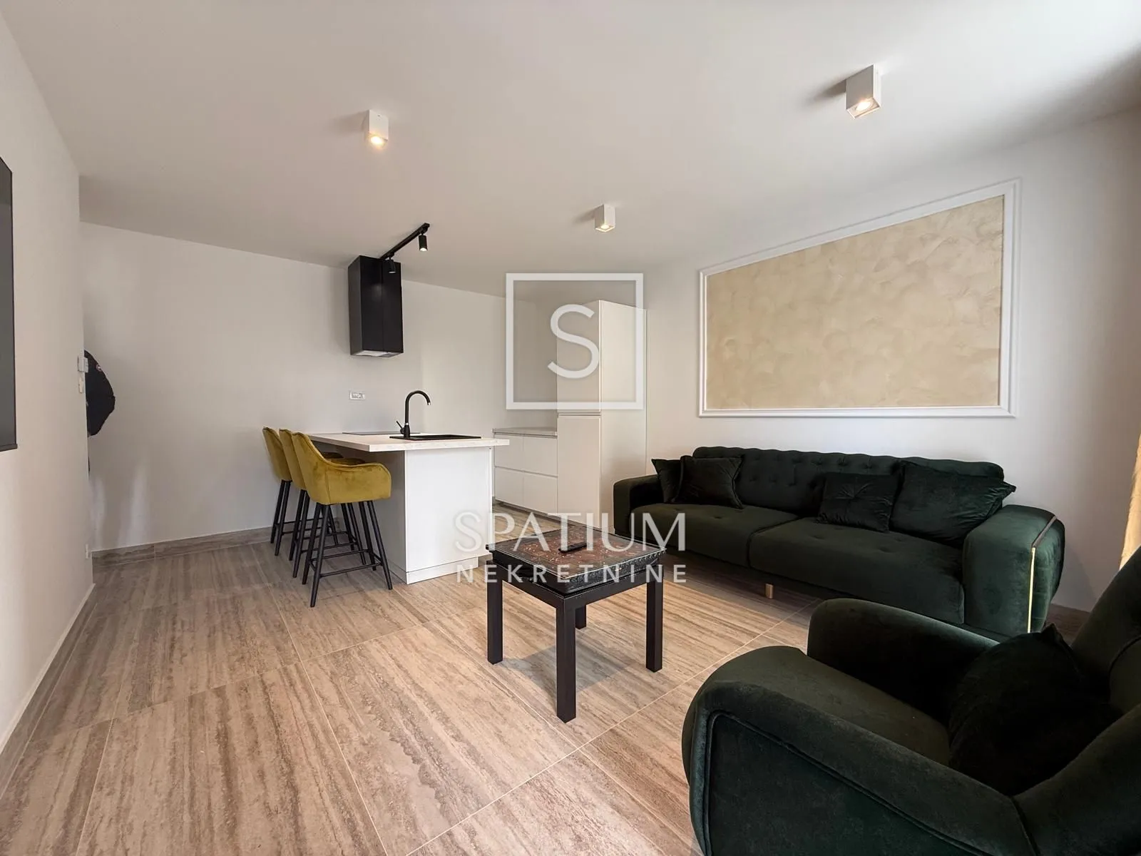 podmurvice, kuća s pet stanova i odvojenim studio apartmanom - slika 13