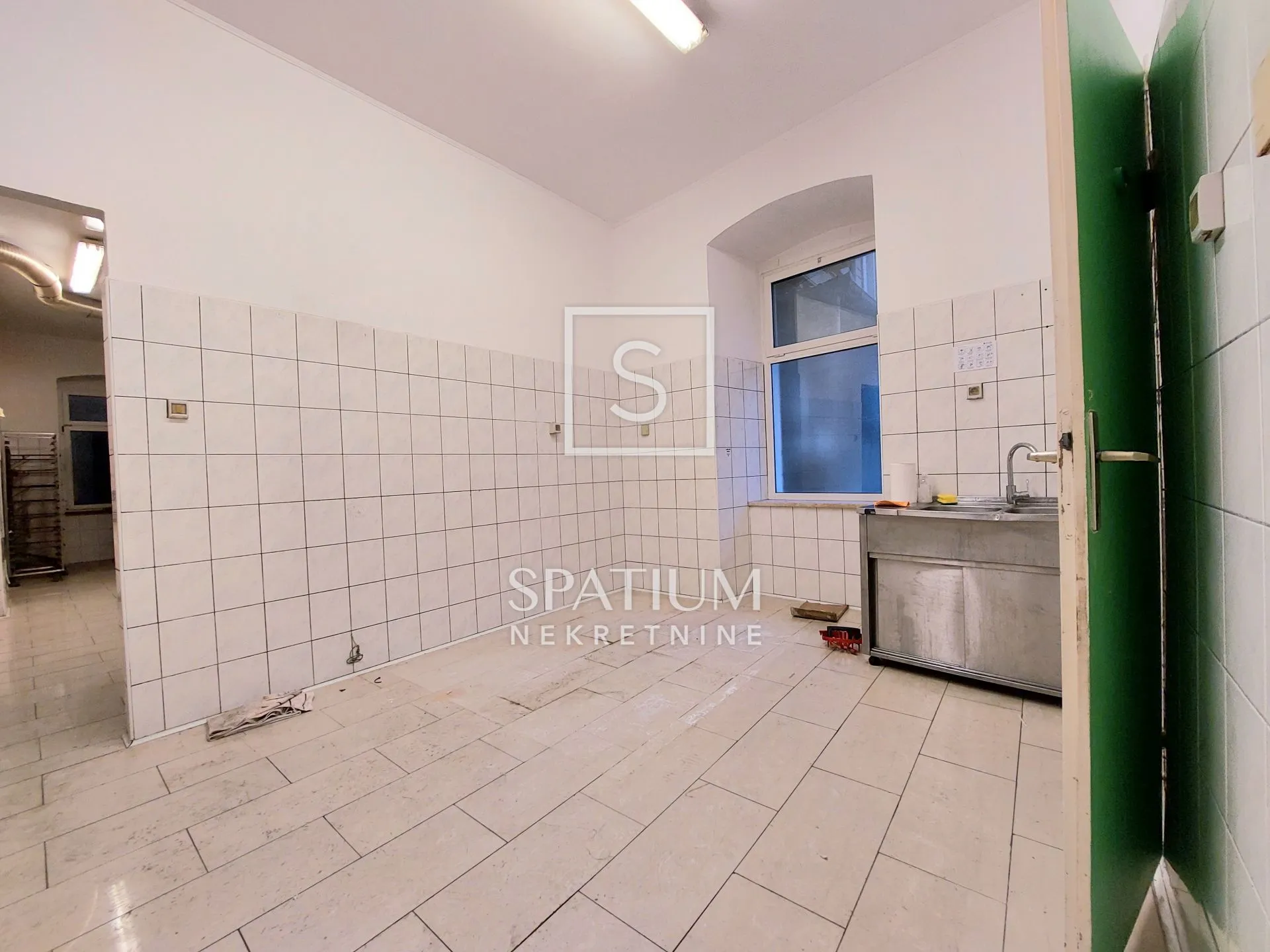 centar, poslovni prostor 120 m2 za najam - slika 3