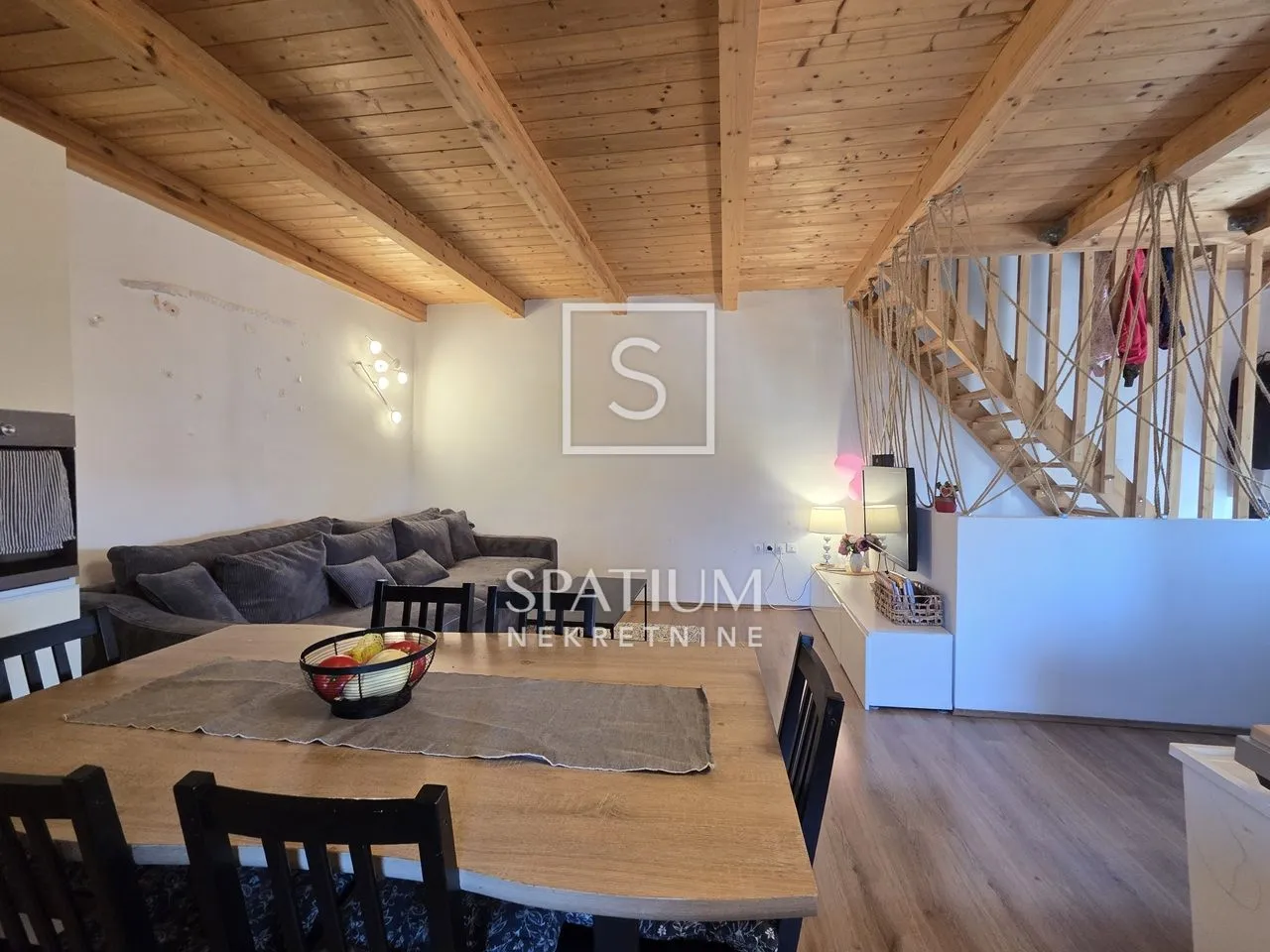 krnica, kamena kuća sa tri apartmana - slika 1