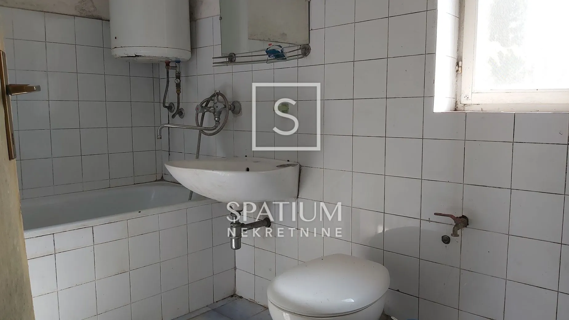 labin, kuća za adaptaciju na velikom građevinskom zemljištu - slika 11