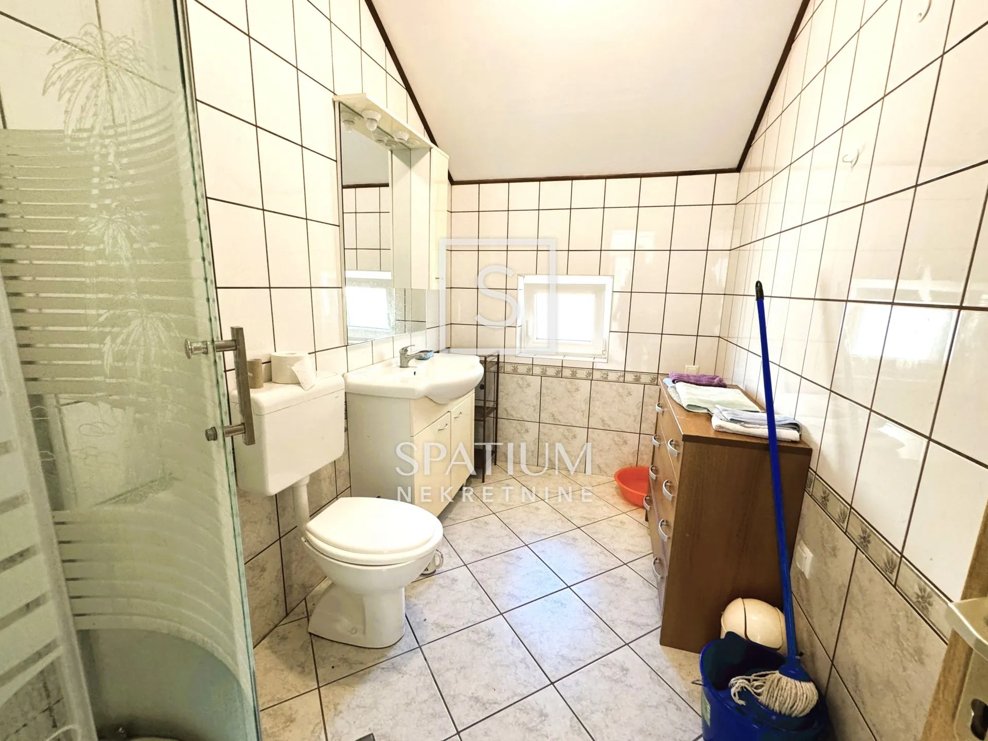 omišalj, kuća sa 6 apartmana na 150m od mora - slika 15