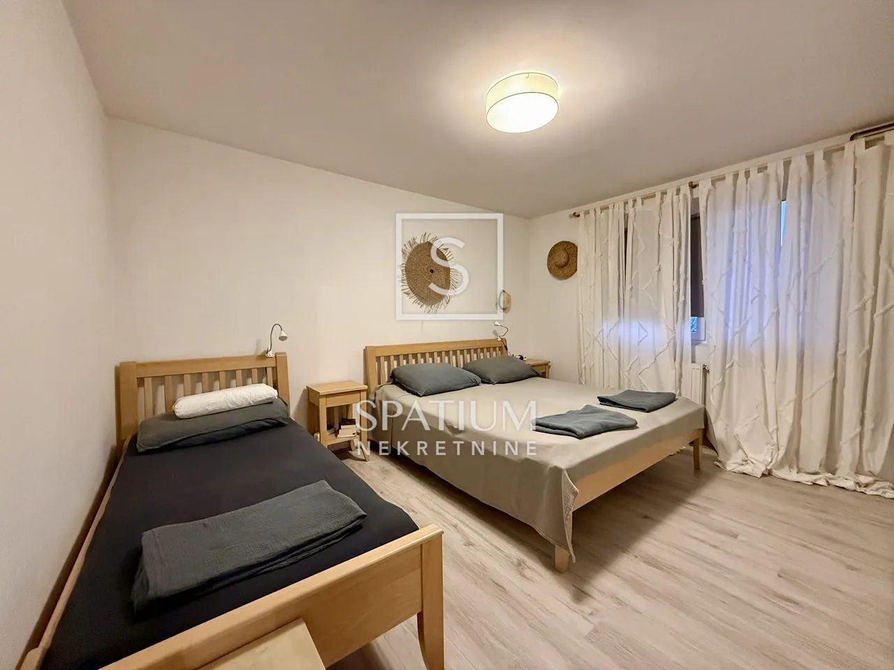 labin, kuća s dva stana i pogledom na more - slika 13