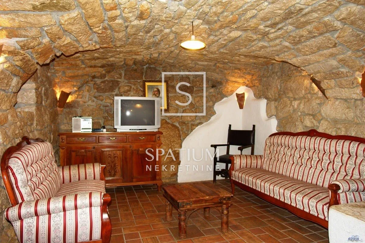 Grižane, Autohtona Kamena Kuća - Grižane, Vinodolska općina