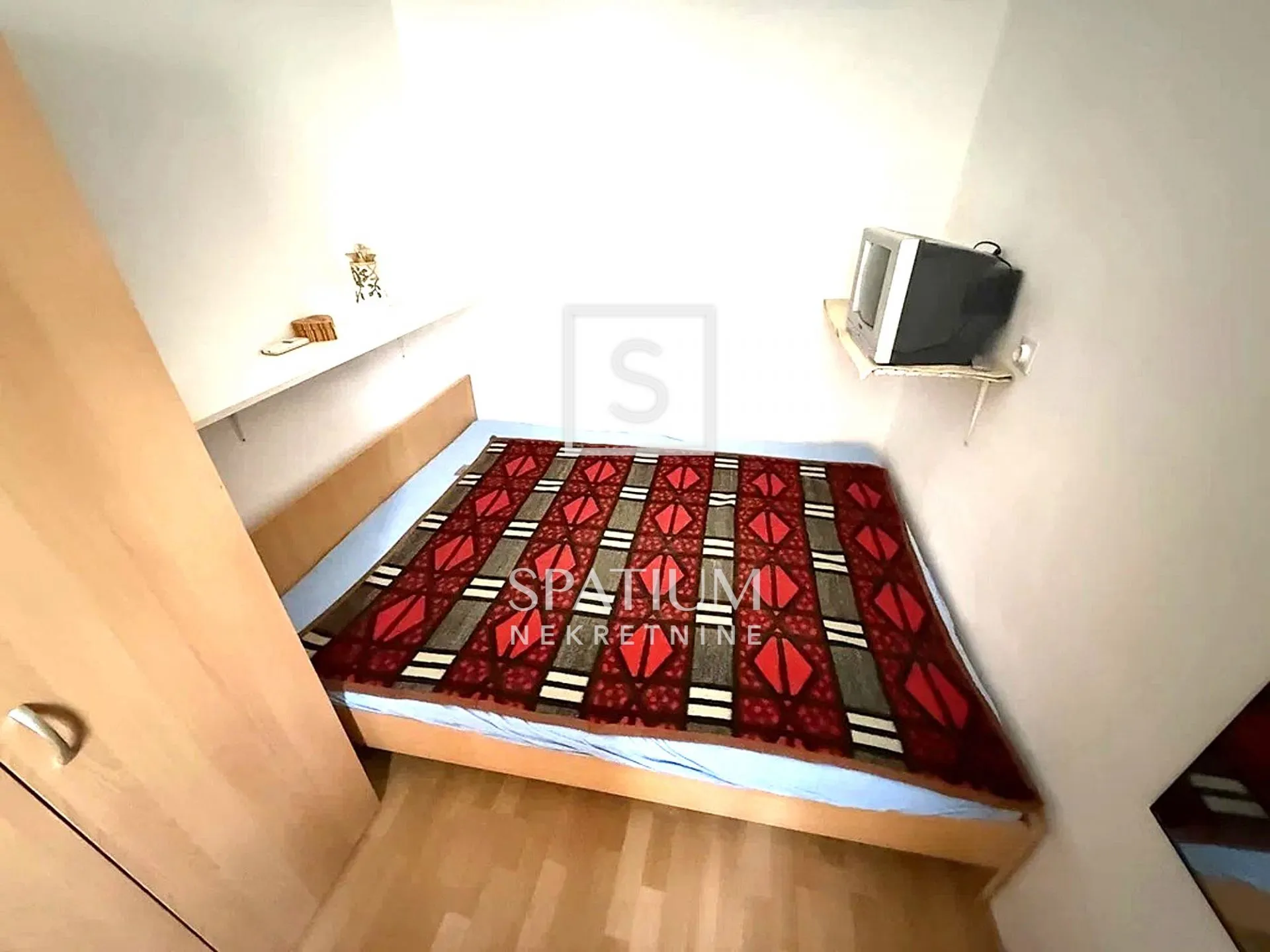 novi vinodolski, dvoetažni stan u centru - slika 4