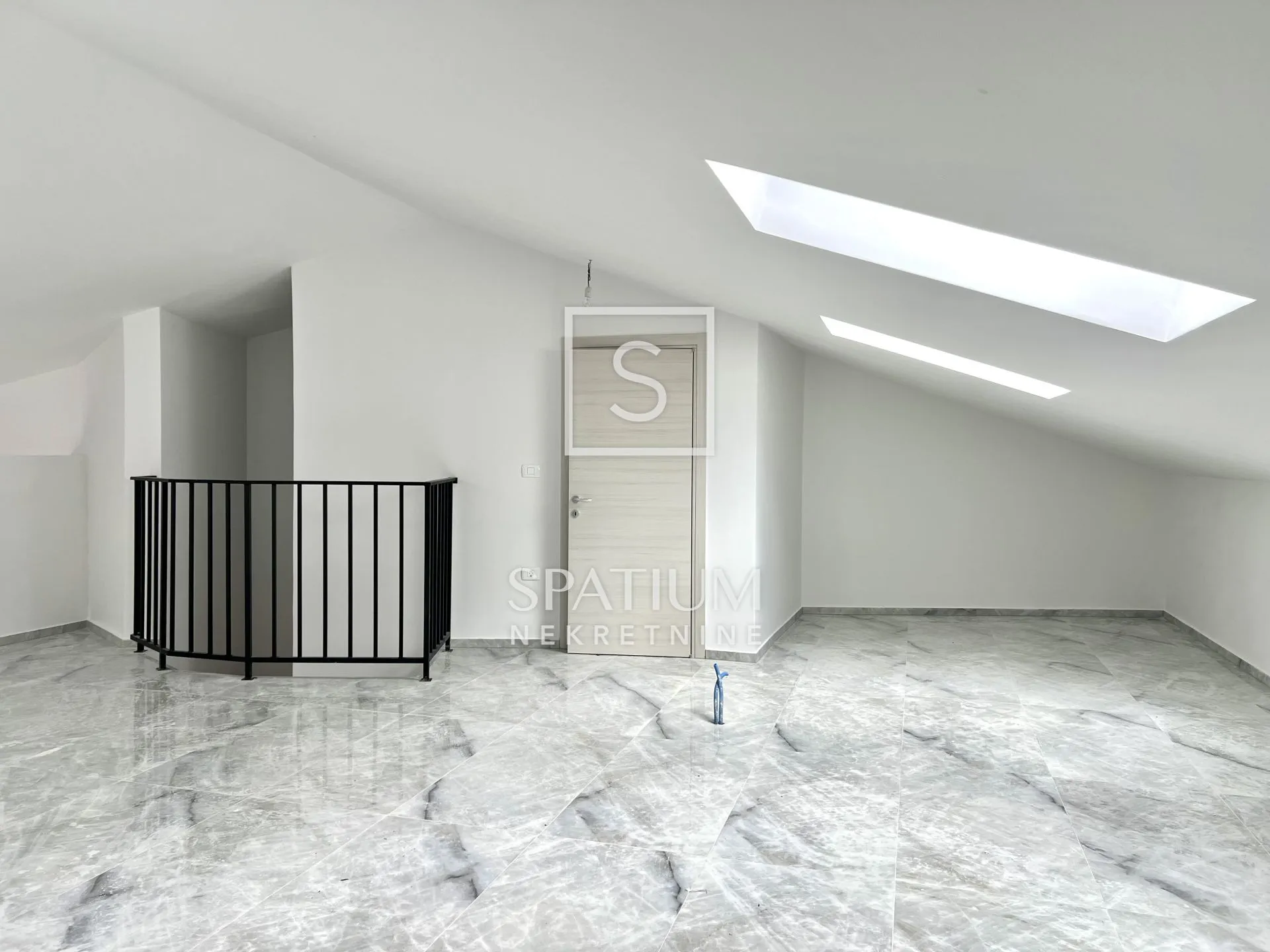 valbandon, stan sa galerijom 138 m2 - slika 10