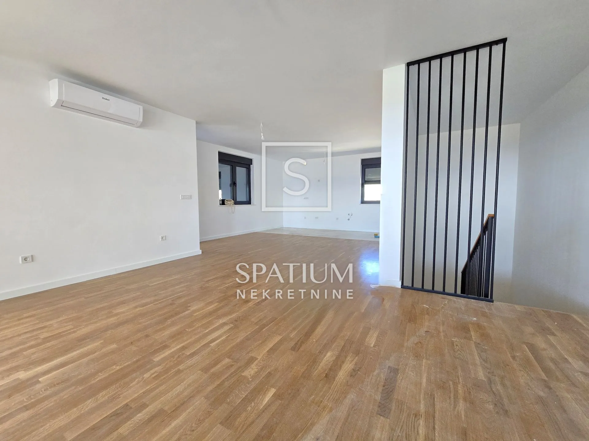 otok krk, grad krk, luksuzni dvoetažni apartman s bazenom - slika 2