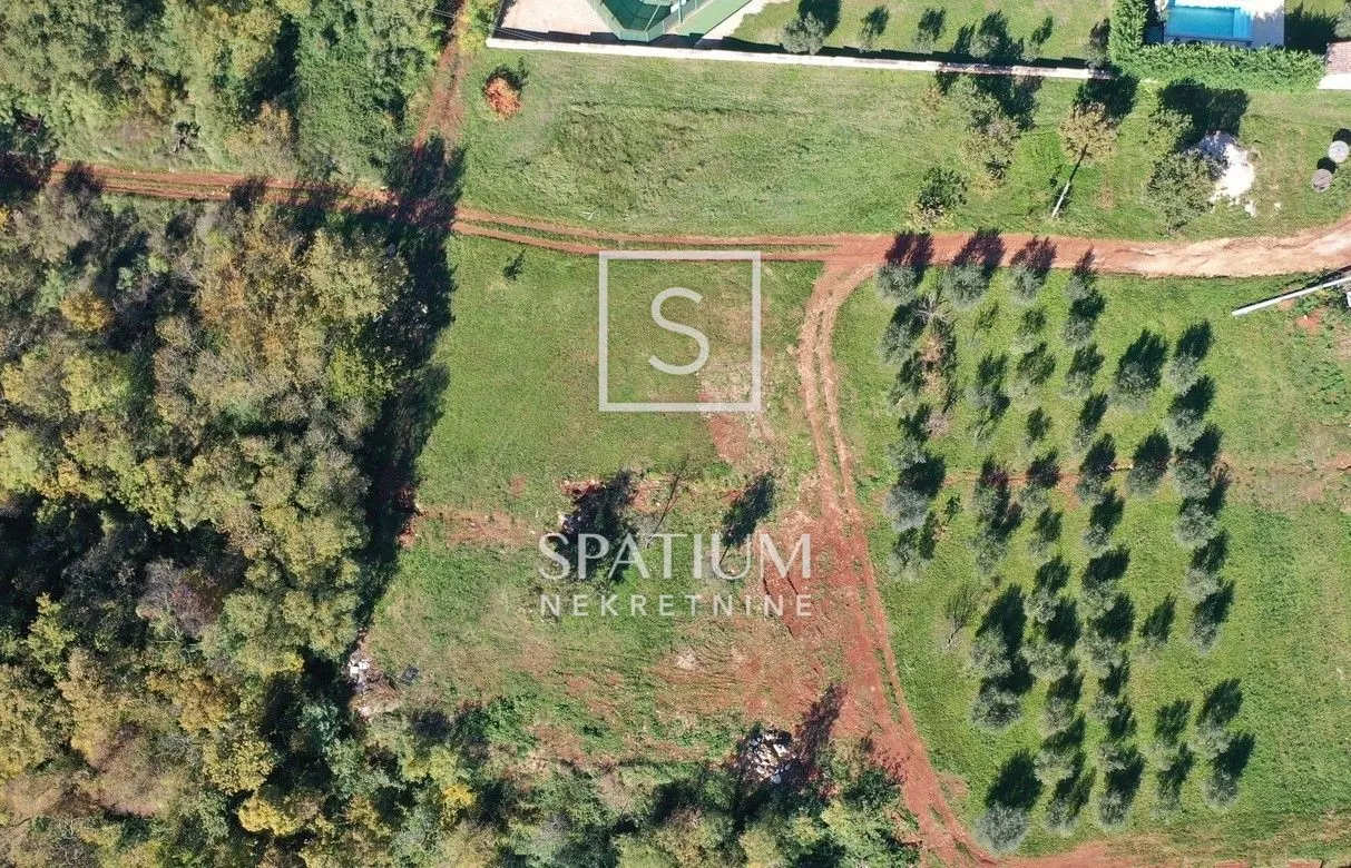 VIŽINADA, GRAĐEVINSKO ZEMLJIŠTE 961 m²