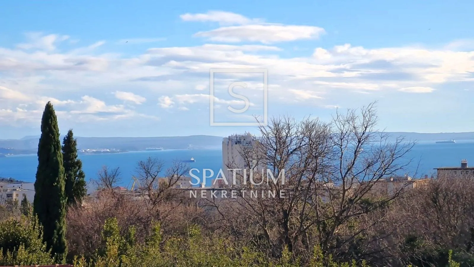trsat, četverosoban stan s okućnicom - slika 1