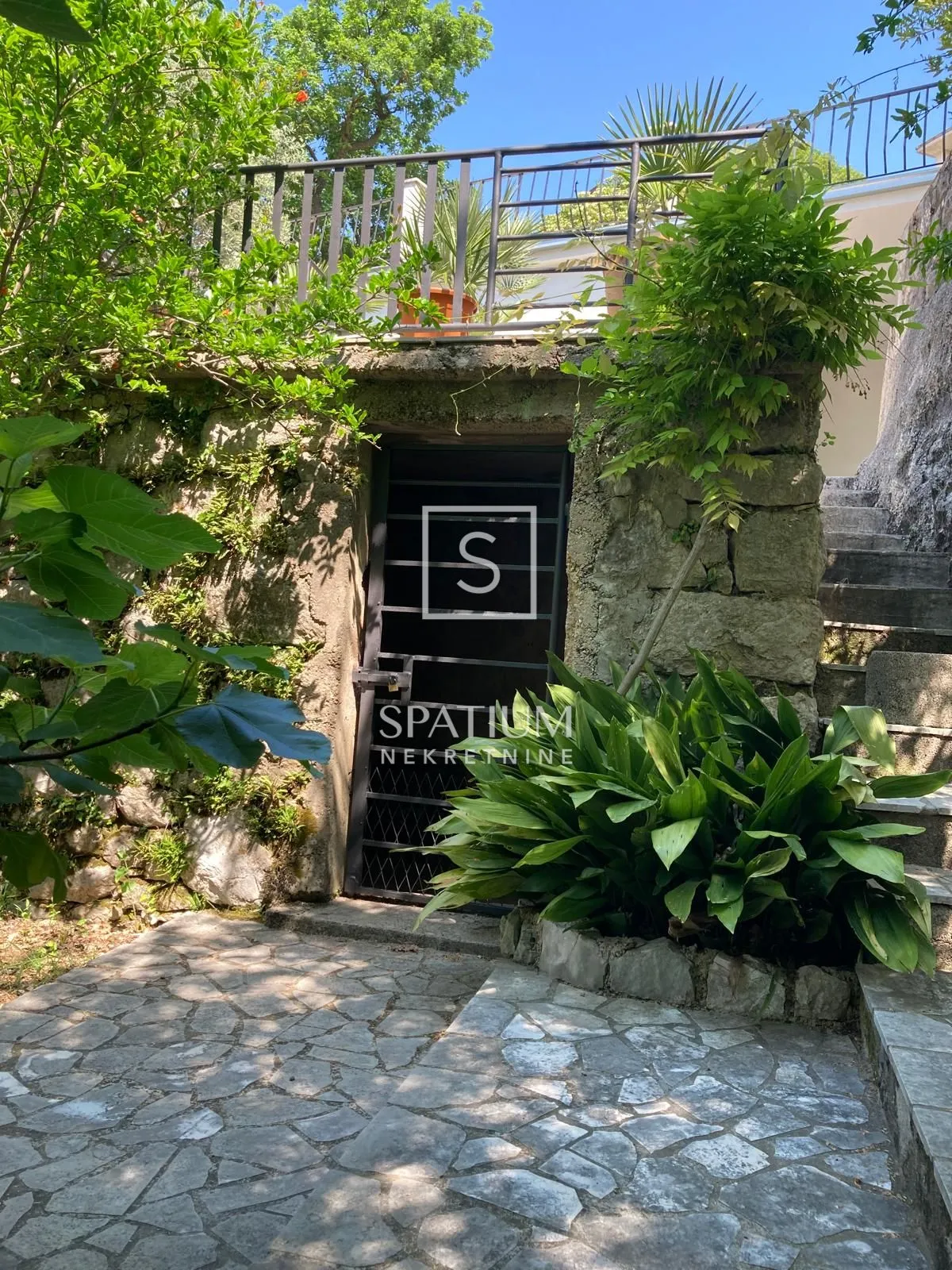 jadranovo, samo u našoj ponudi, kuća s četiri stana - slika 15
