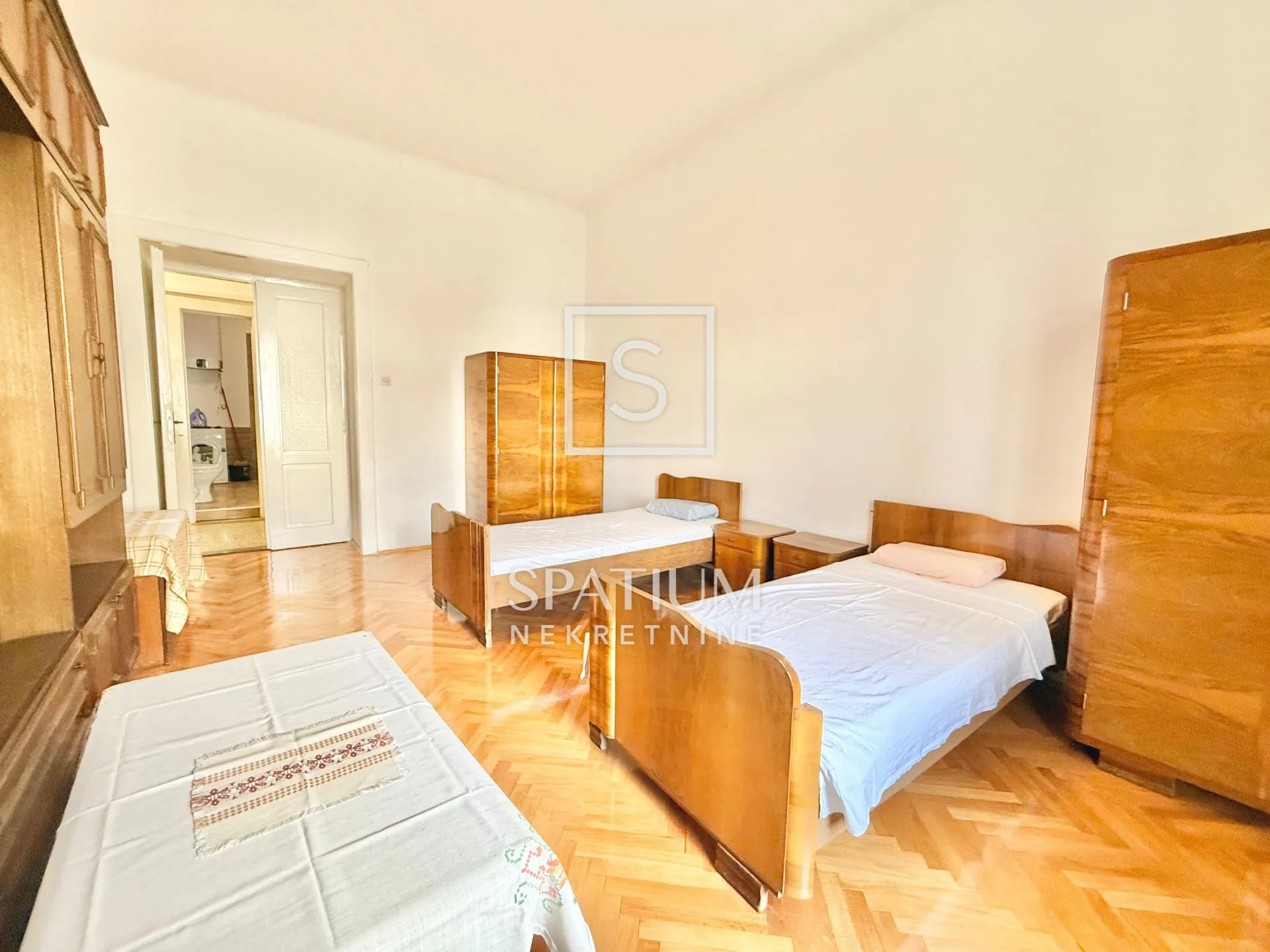 rijeka, centar, veliki stan u održavanoj zgradi - slika 5