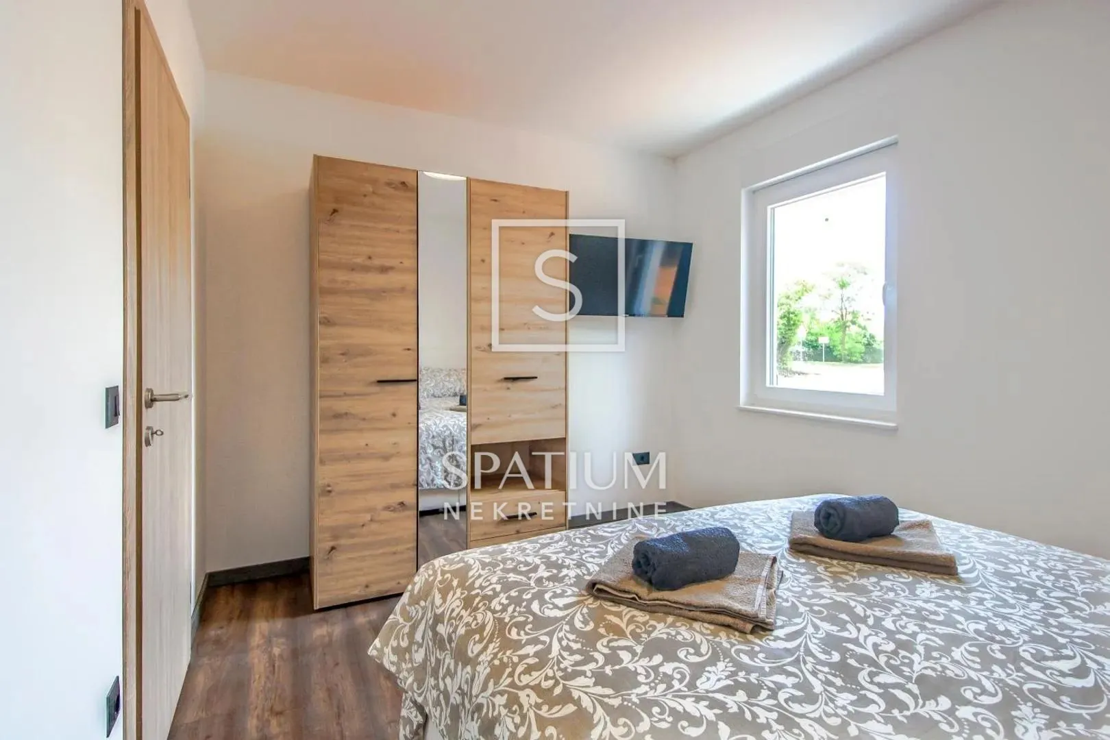 labin okolica - prizemnica sa bazenom, konobom i 3800m2 okućnice - slika 14