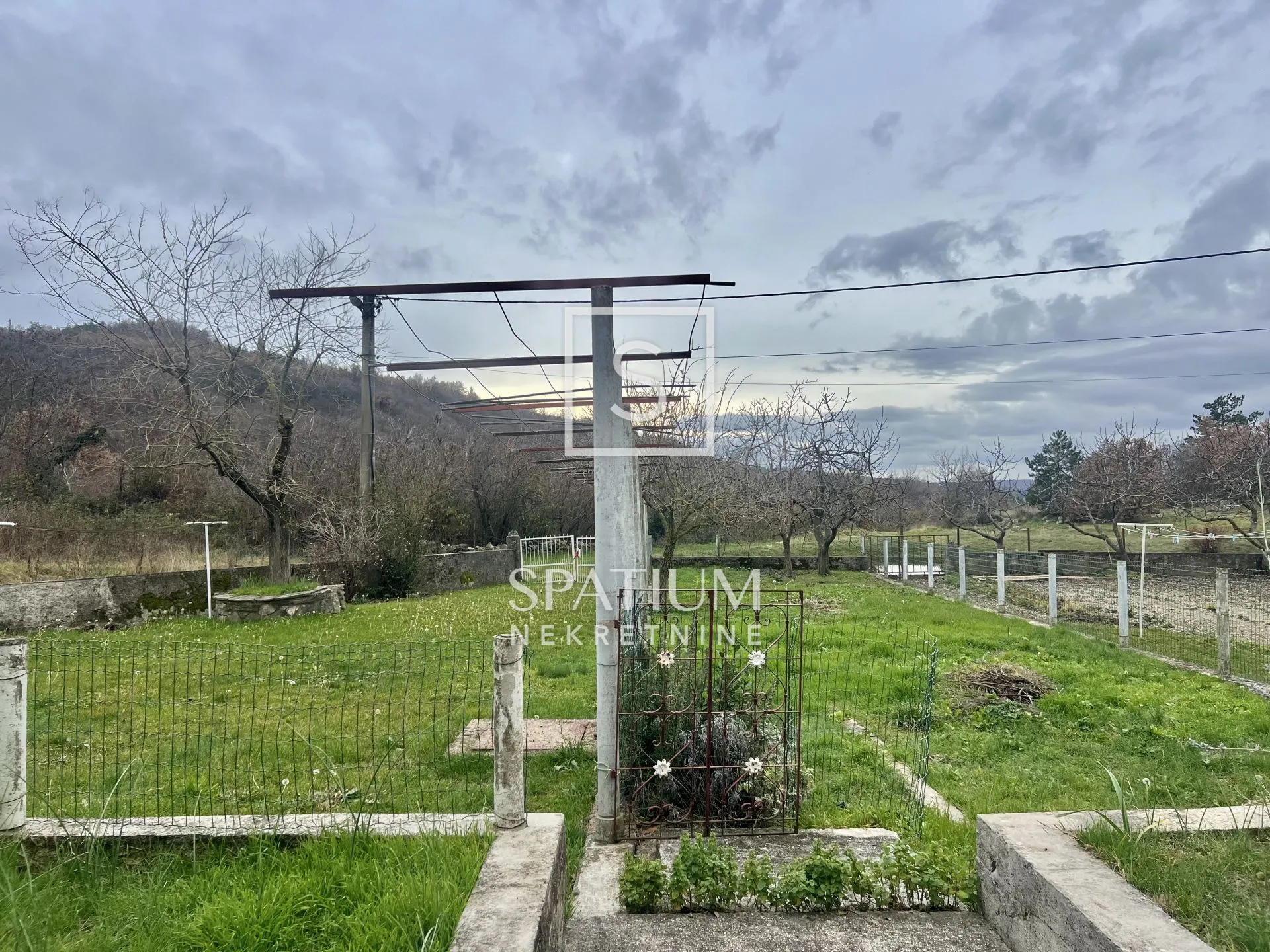labin, kuća za renovaciju sa okućnicom na 5 min od centra grada - slika 11