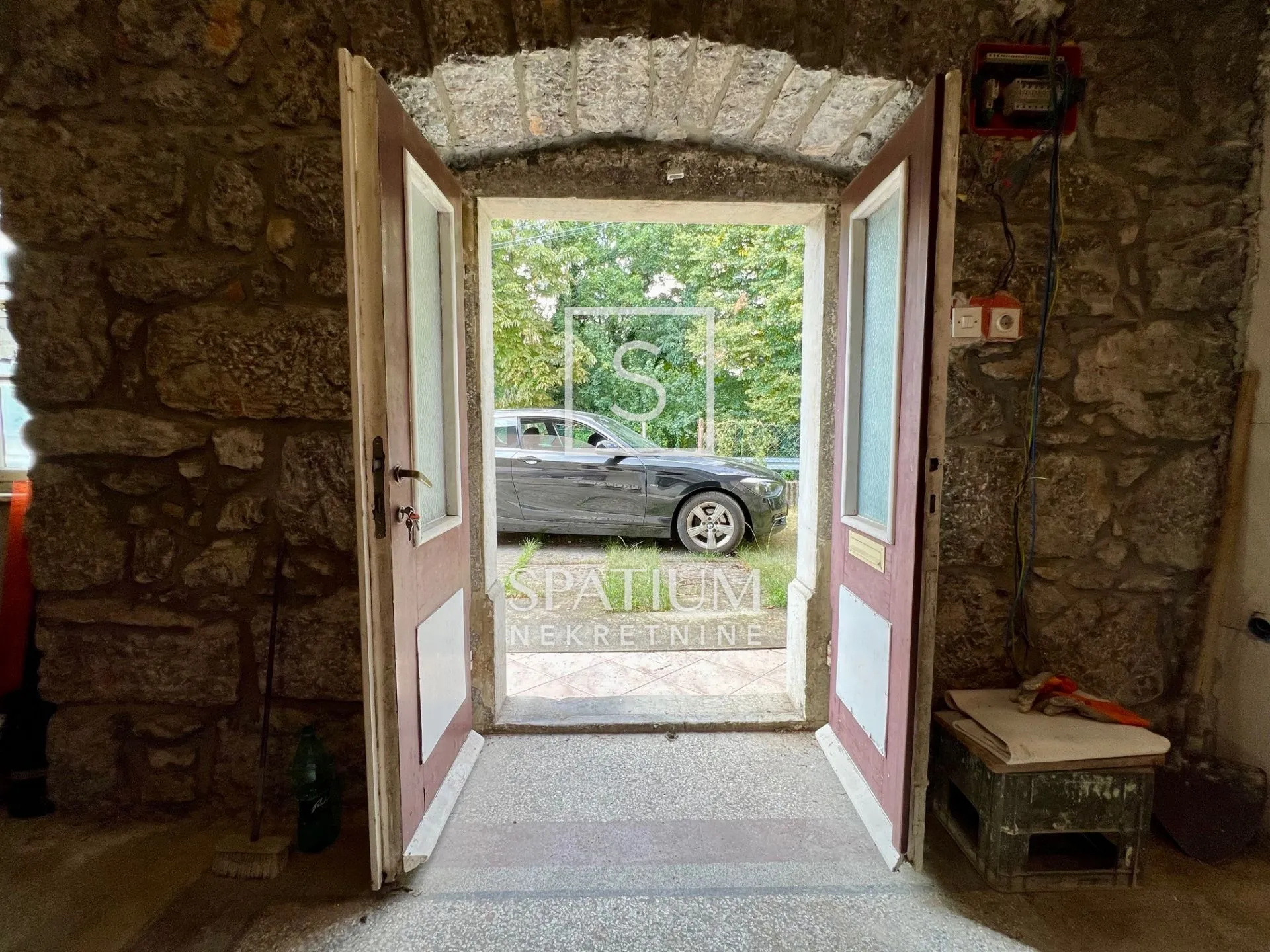 mihotići, stan za adaptaciju u prizemlju kuće - slika 2