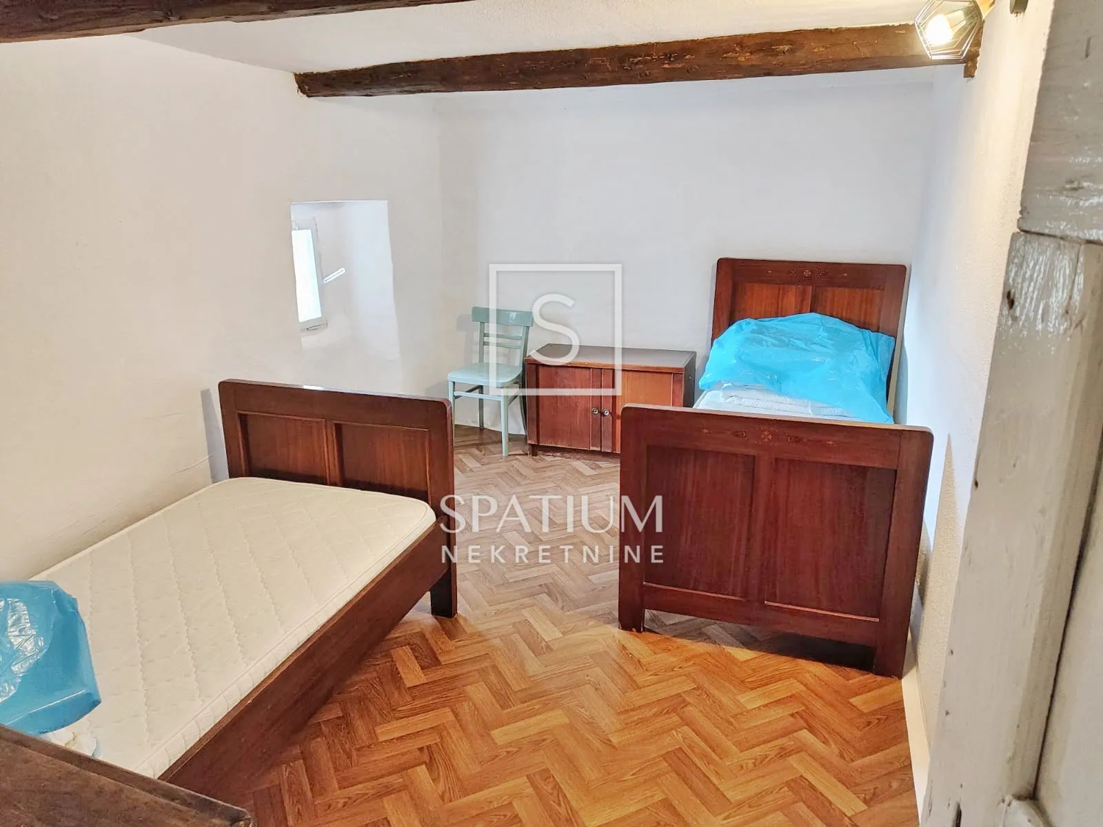 buje, kamena kuća u starogradskoj jezgri s panoramskim pogledom - slika 4