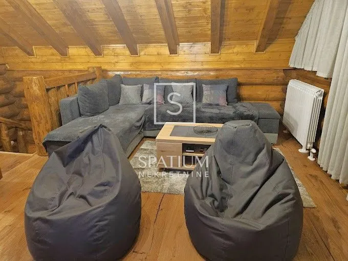 fužine, drvena kuća s lijepom okućnicom - slika 11