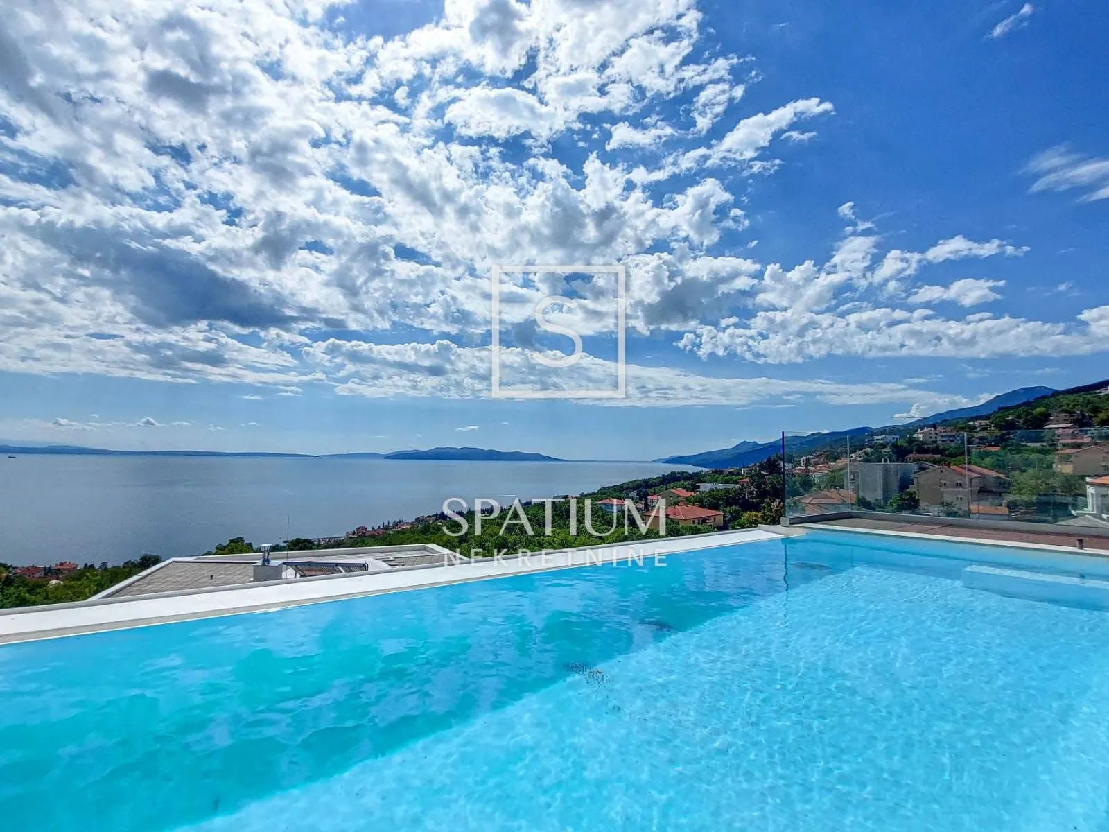 opatija, novogradnja s dva troetažna stana i krovnim bazenima - slika 32
