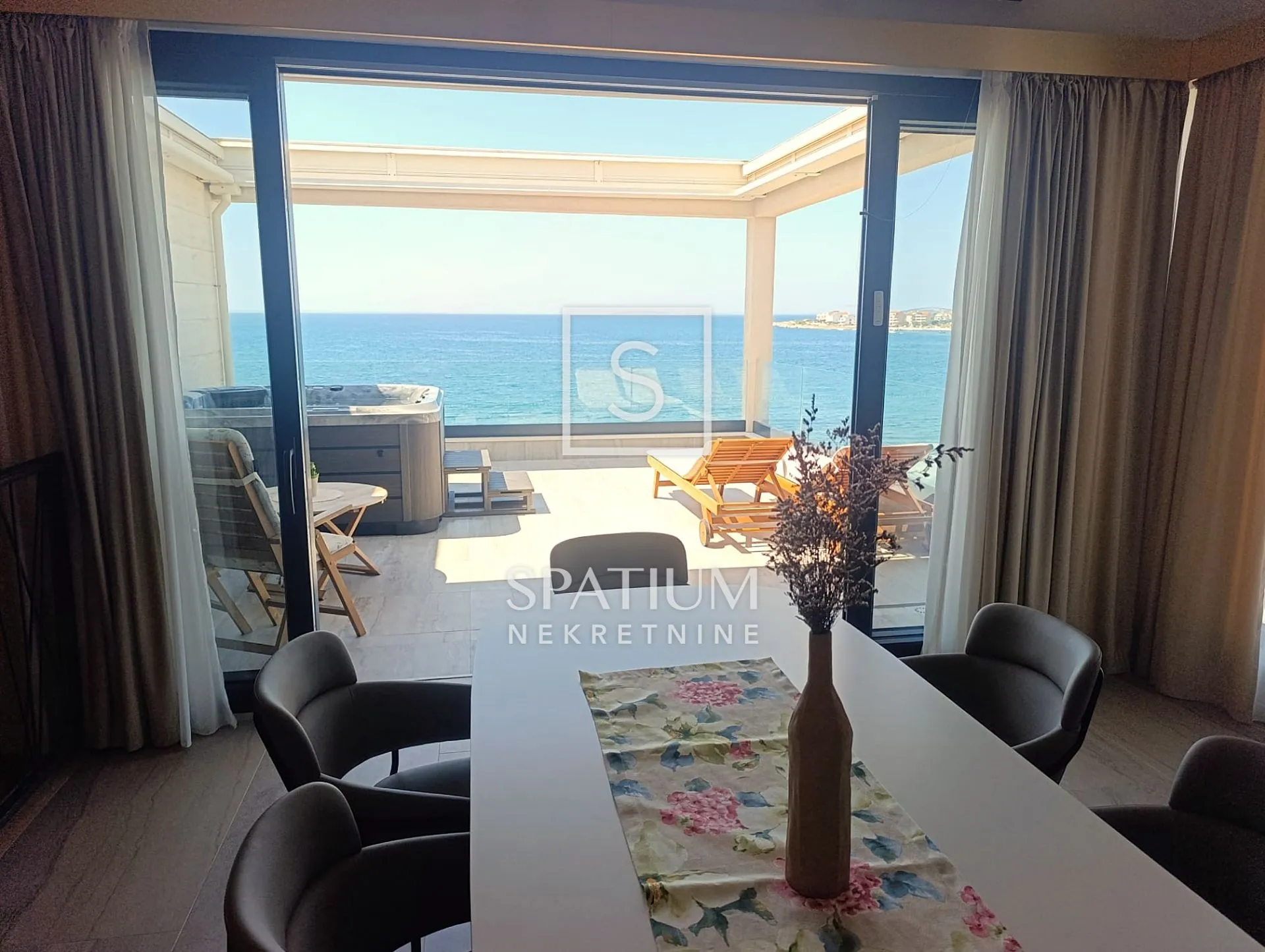 pag, dvoetažni penthouse prvi red uz more - slika 6