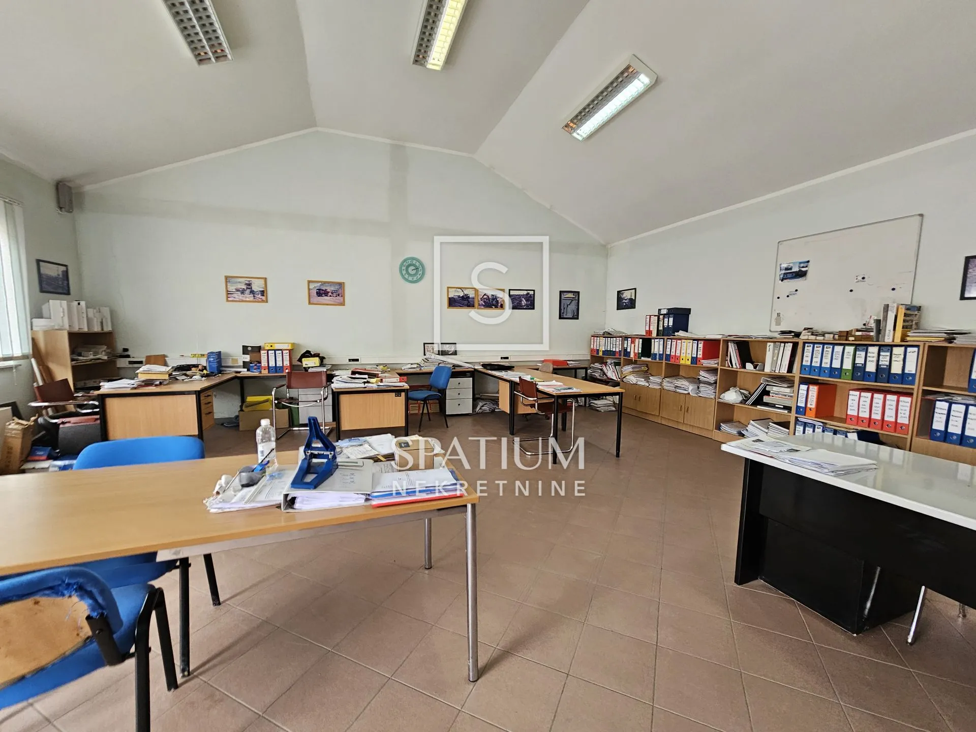 kastav, poslovni prostor s halom i 3000m2 okoliša - slika 2