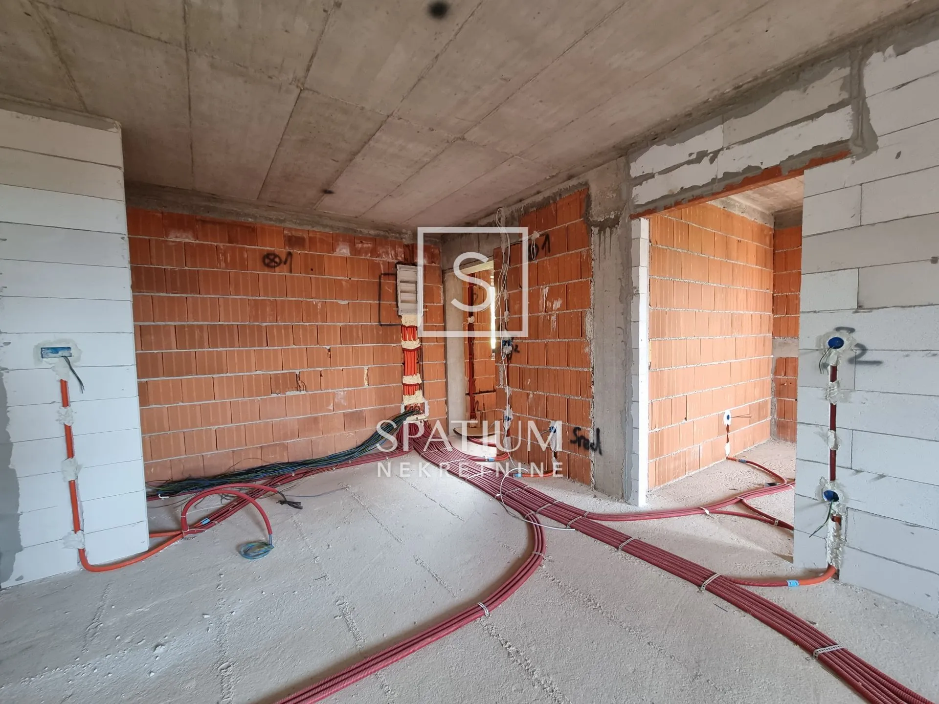 senj, zgrada u rohbau izvedbi - slika 6