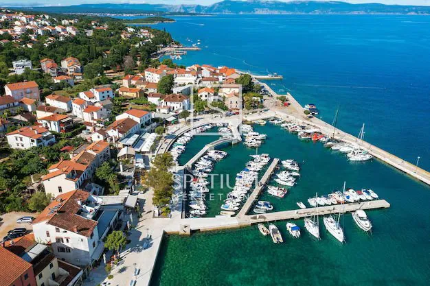Njivice, Otok Krk, Atraktivno Građevinsko Zemljište Nadomak Centra - Njivice, Omišalj