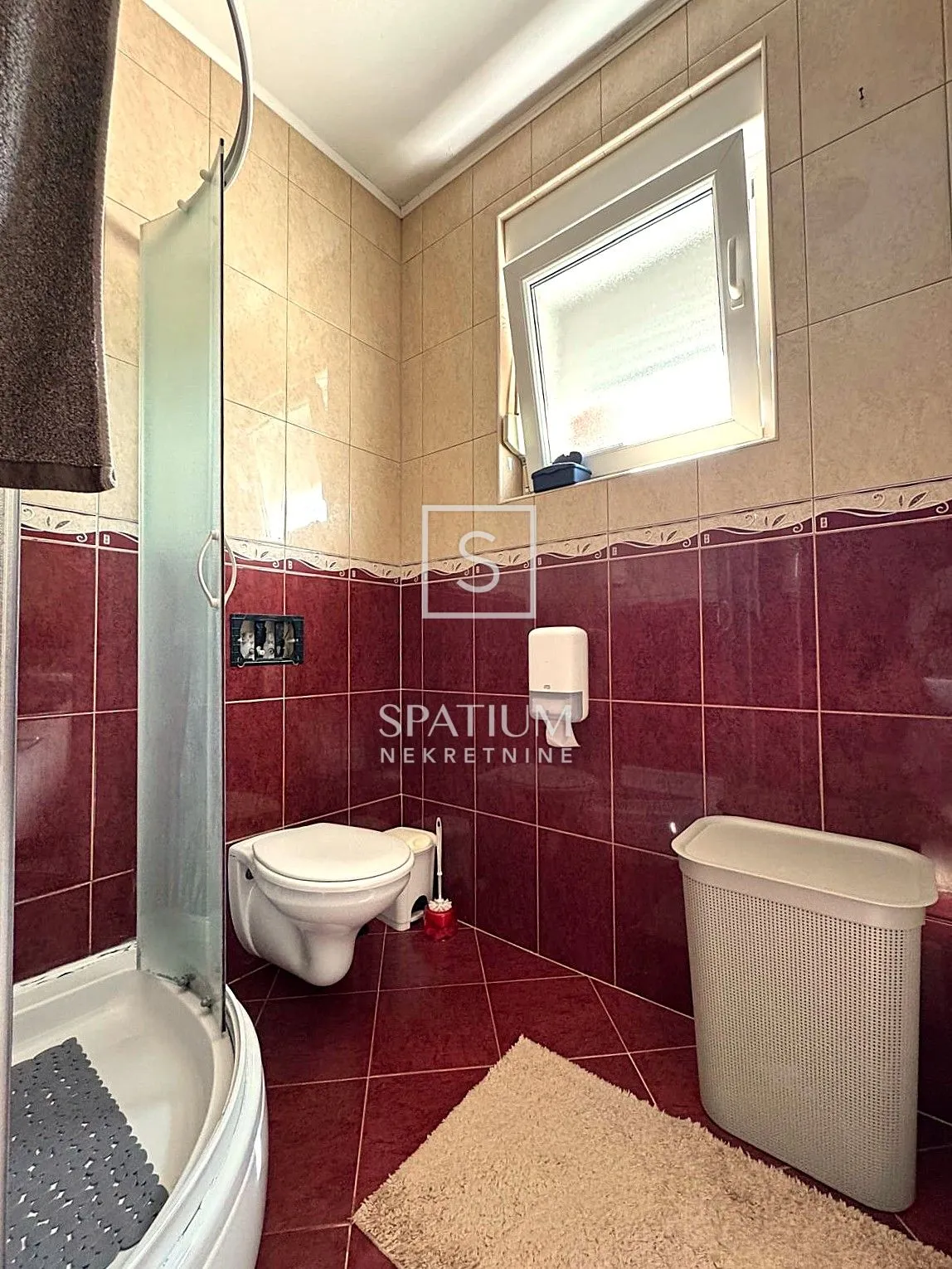 karlovac, stambeno - poslovna kuća s tri stana - slika 12