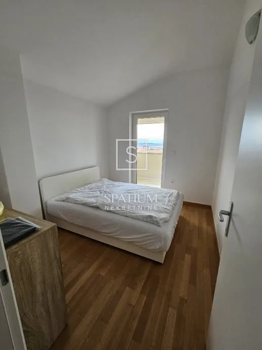 malinska, dvoetažni stan s parkingom i pogledom na more - slika 4