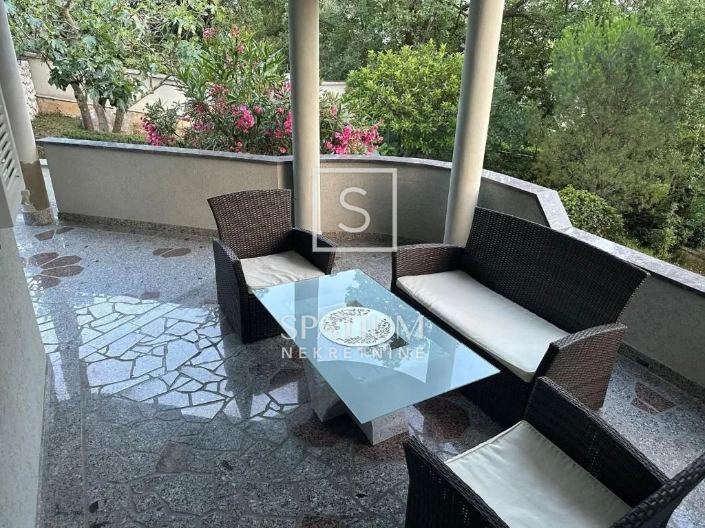novi vinodolski, samostojeća kuća s tri stana - slika 15