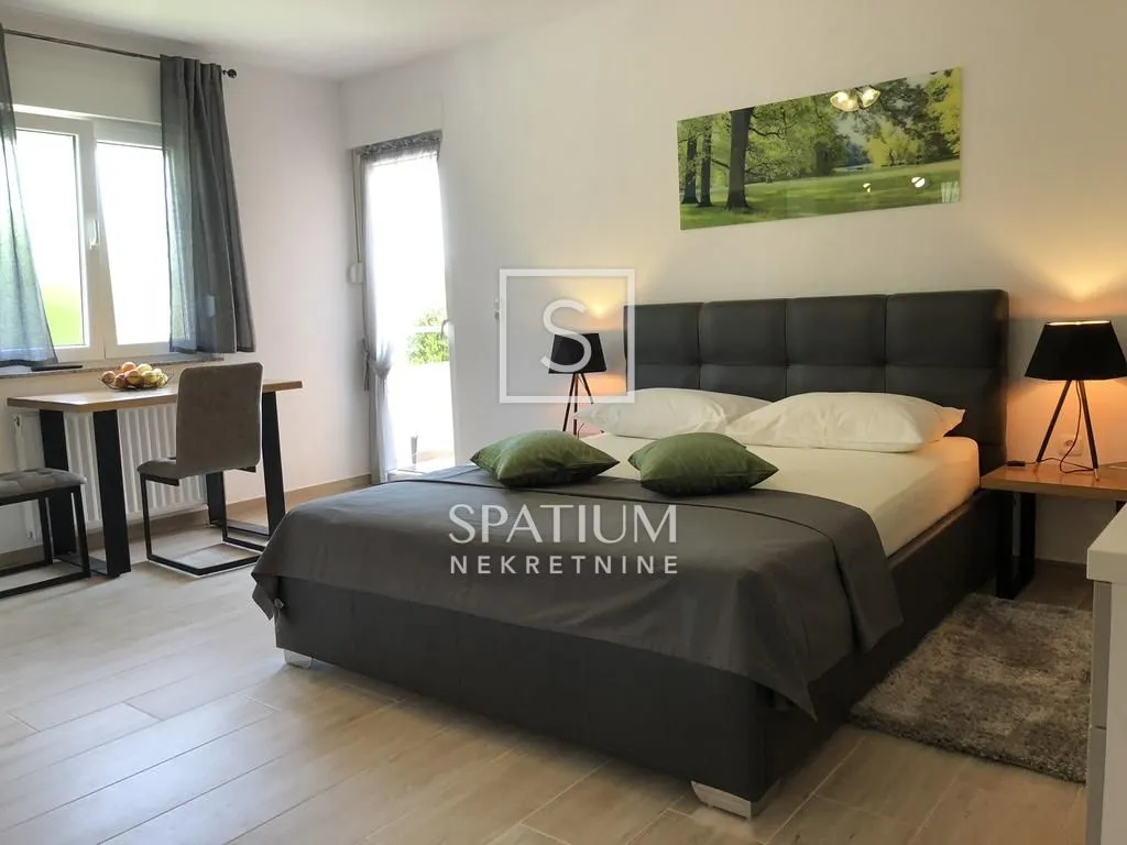 ika, oprić, kuća s osam apartmana i bazenom - slika 23