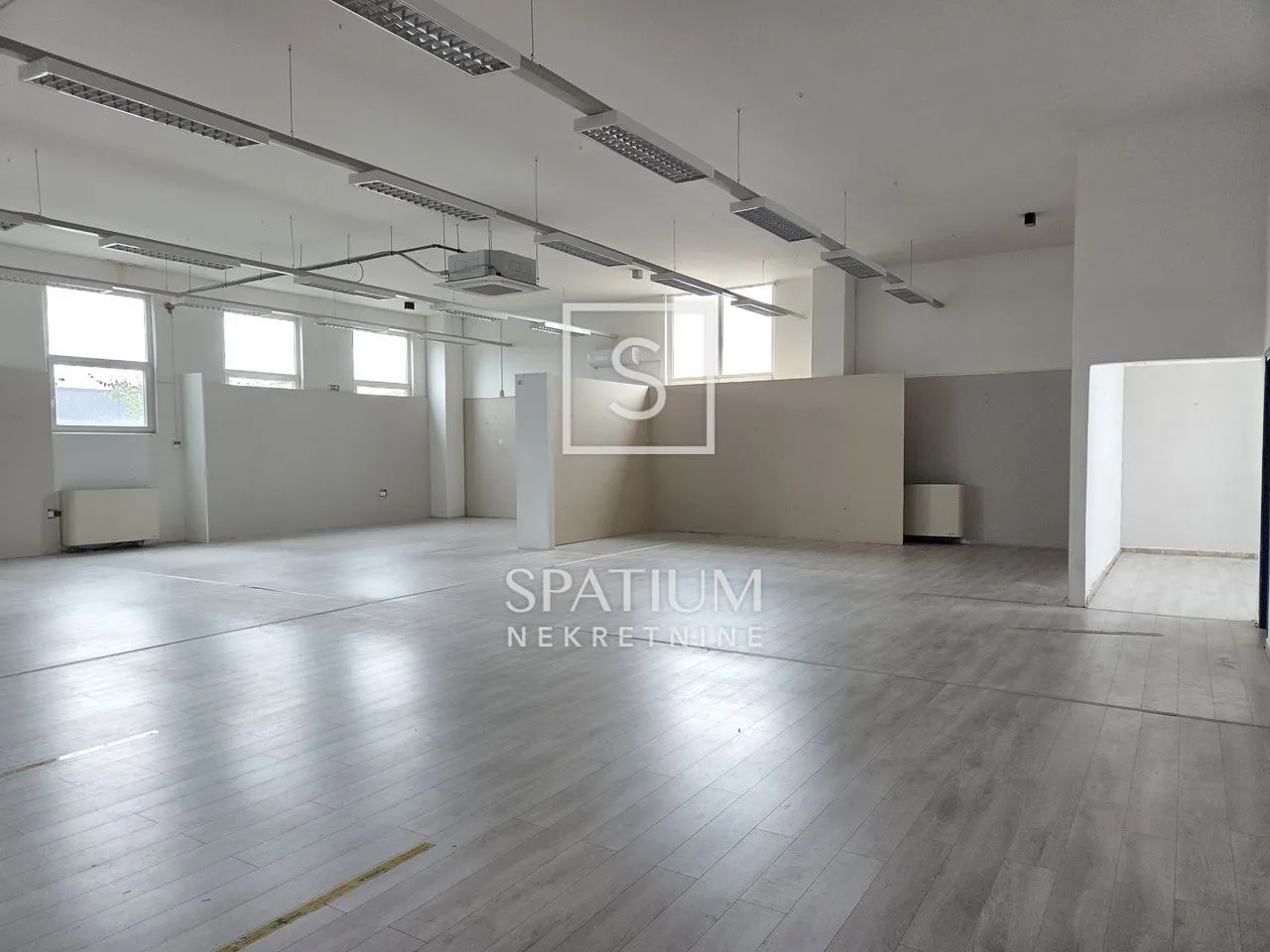 labin, poslovna zgrada za najam, 500 m2 u centru grada - slika 2