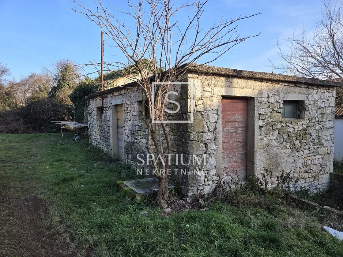 labin, okolica, dvije zgrade za renovaciju - slika 2