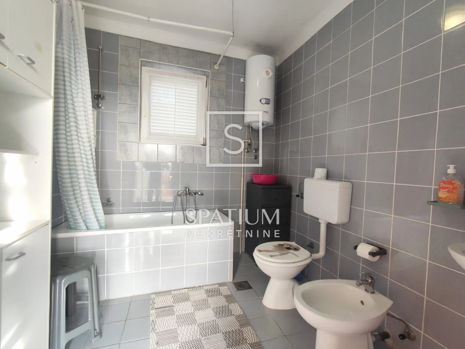 jadranovo, apartmanska kuća s pet stambenih jedinica - slika 4