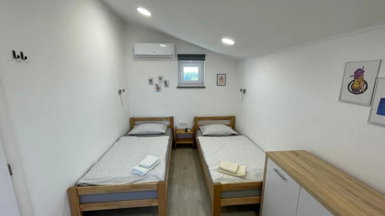 poreč, valkarin, samostojeća kamena kuća s bazenom - slika 15