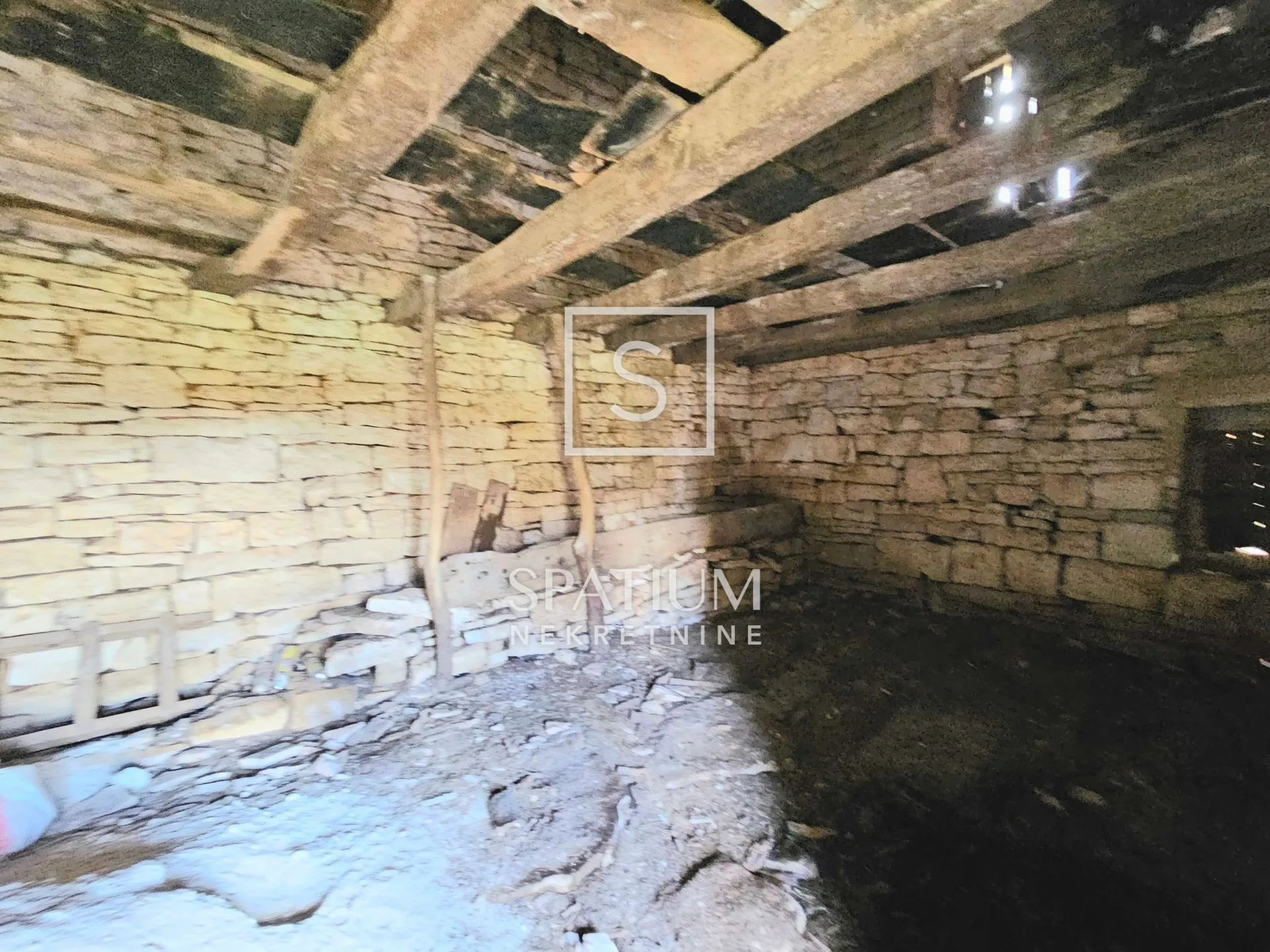 tinjan, kamena kuća za adaptaciju - slika 10